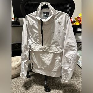Nike wind breaker. Worn a few times